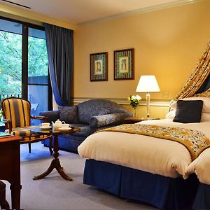 Deluxe Twin Room East Building